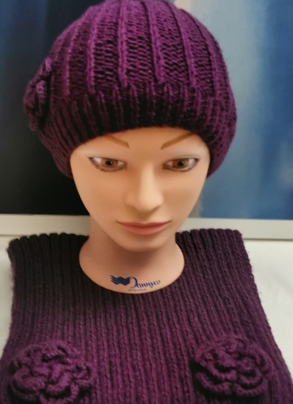 New, handmade scarf and hat set - Picture 1 of 8